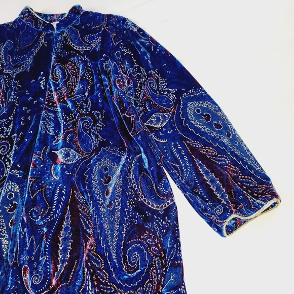 Expressions Blue Paisley Robe - Picture 11 of 14